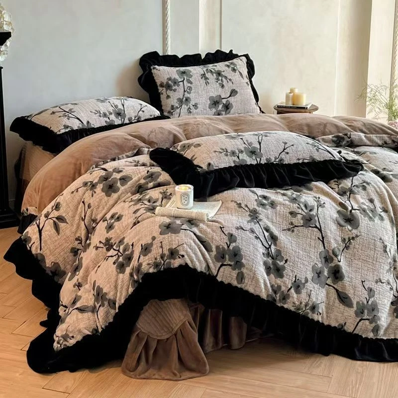 2025新款牛奶绒烂花轻奢法式花边床盖款四件套