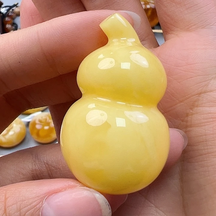 蜜蜡未镶嵌珠宝奇石