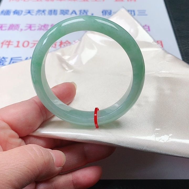翡翠手镯未镶嵌翡翠050