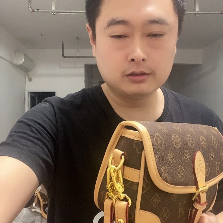 鳄鱼皮（革）犏牛皮（革）