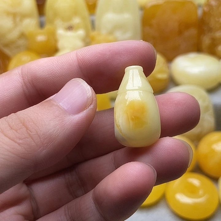 琥珀颈饰未镶嵌琥珀蜜蜡吊坠