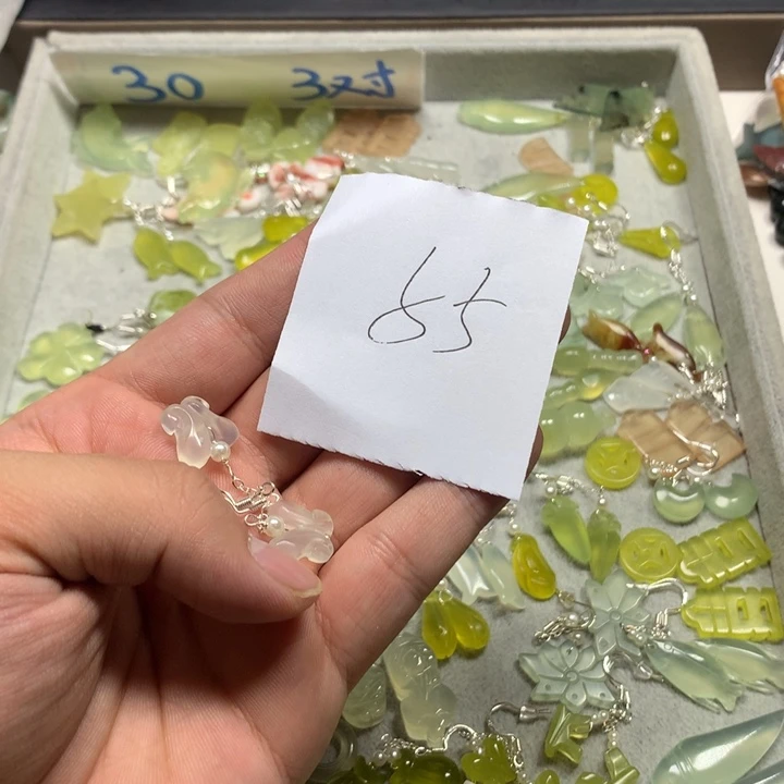 夕***朵蛇纹石玉未镶嵌耳钉