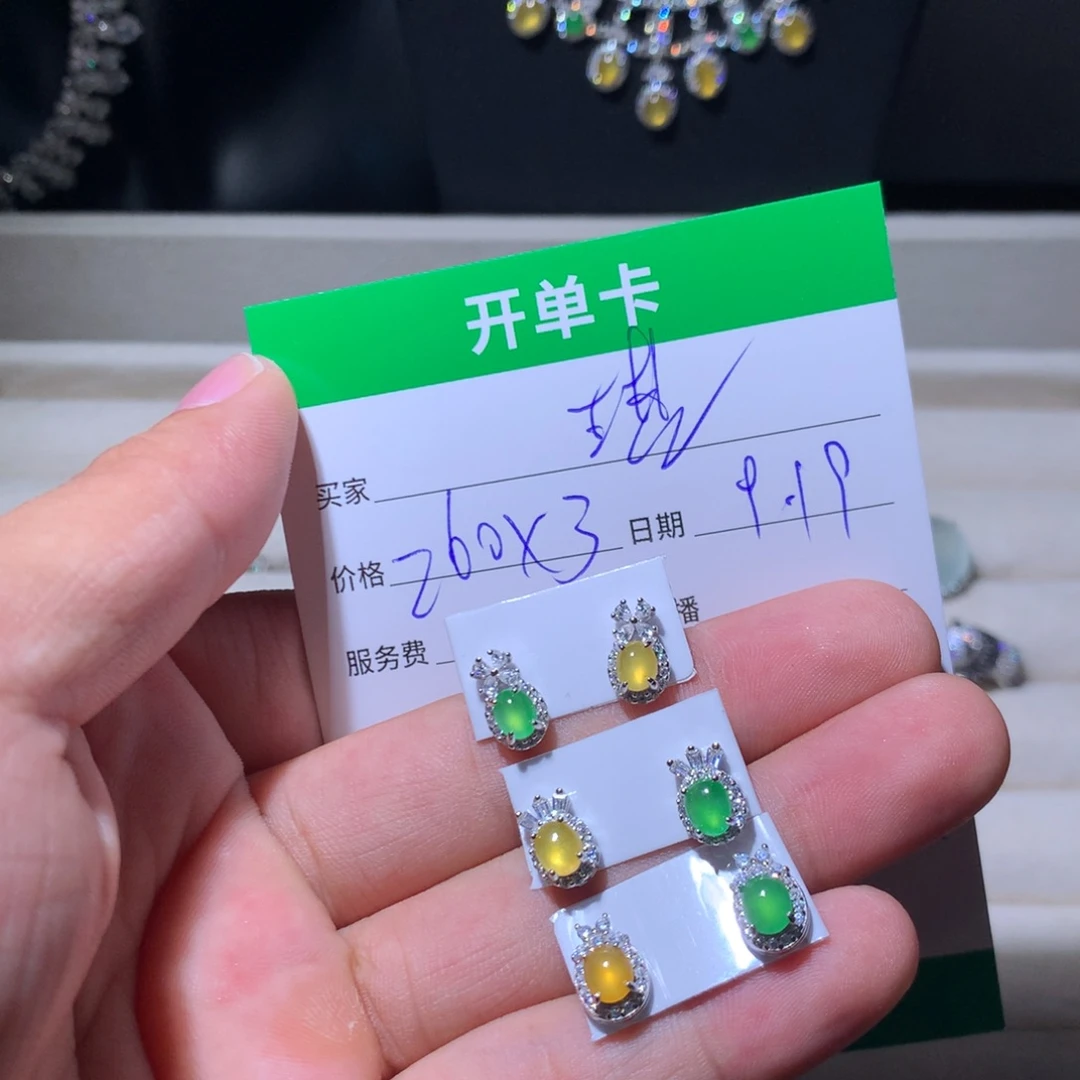 琪***妮银S925镶嵌翡翠耳饰