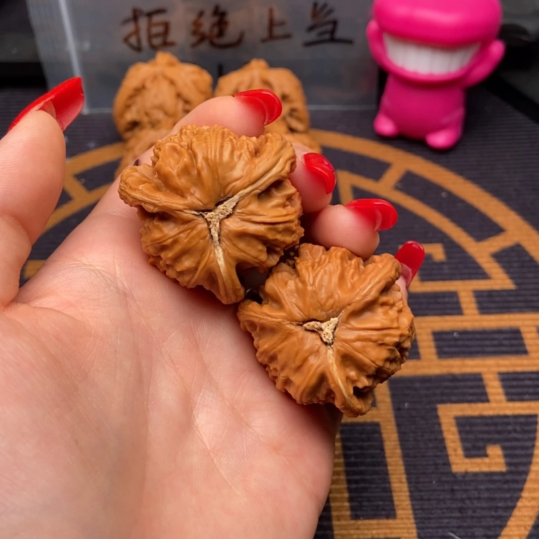 文玩核桃吊坠谢*白狮