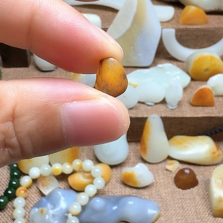 和田玉（糖玉）未镶嵌颈饰