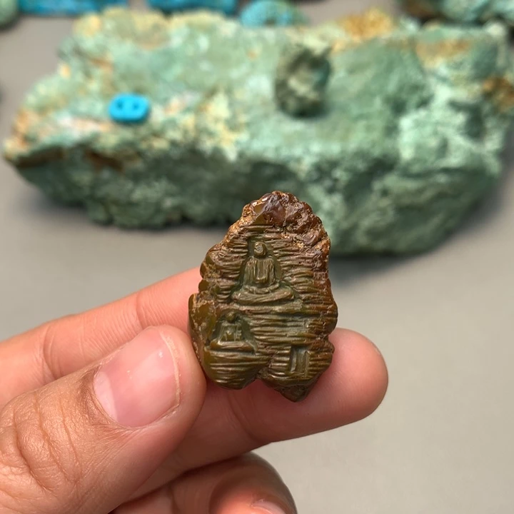 绿松石未镶嵌颈饰