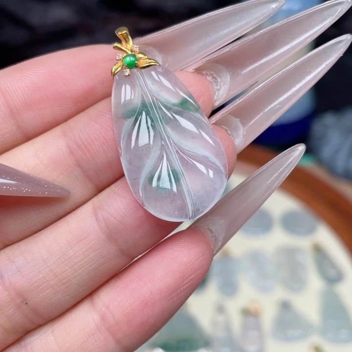 翡翠18K金镶嵌颈饰叶子