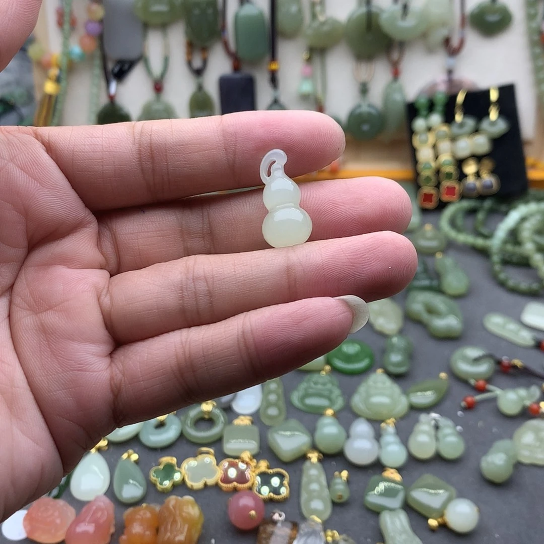 和田玉未镶嵌吊坠(不含链)