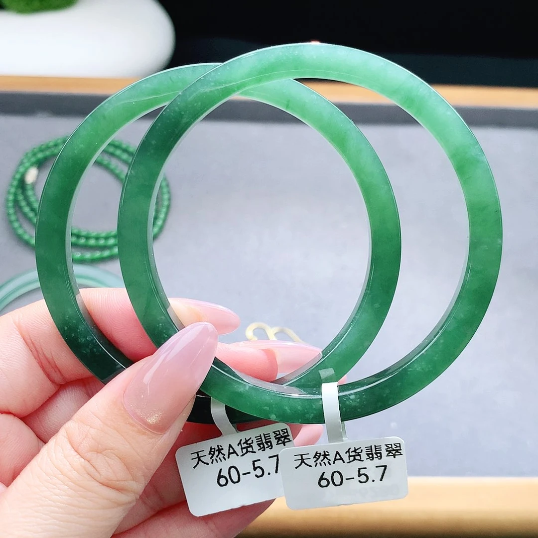 未镶嵌手镯（圆镯）翡翠