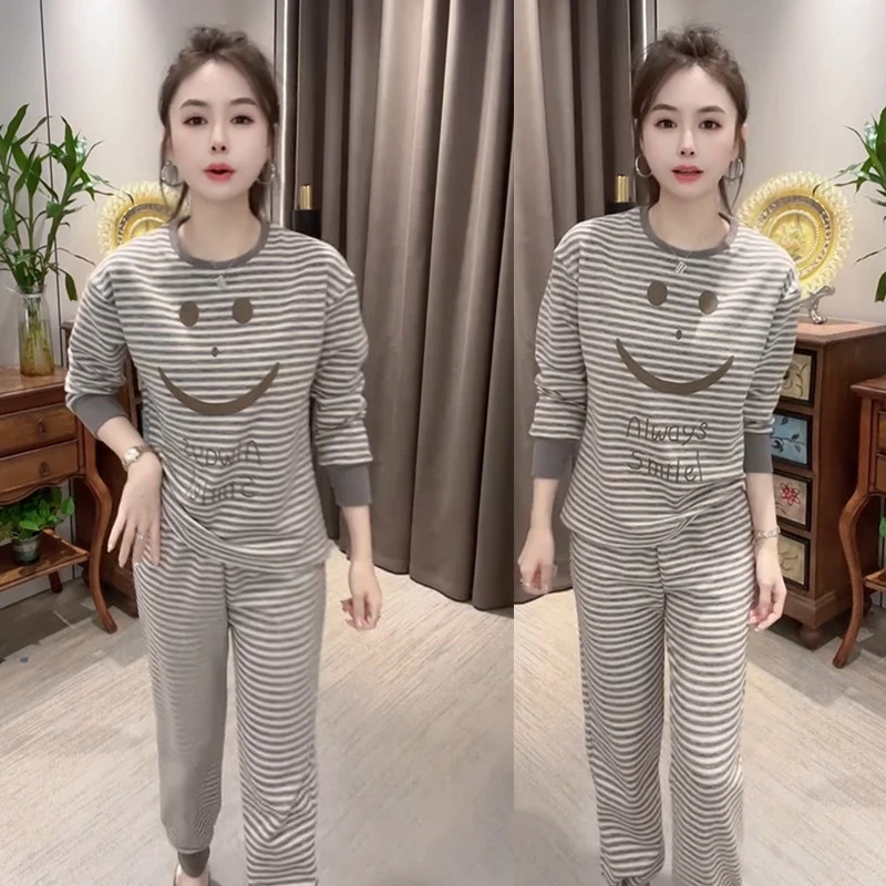 网红爆款时尚减龄宽松显瘦笑脸圆领睡衣套装气质休闲印花两件套