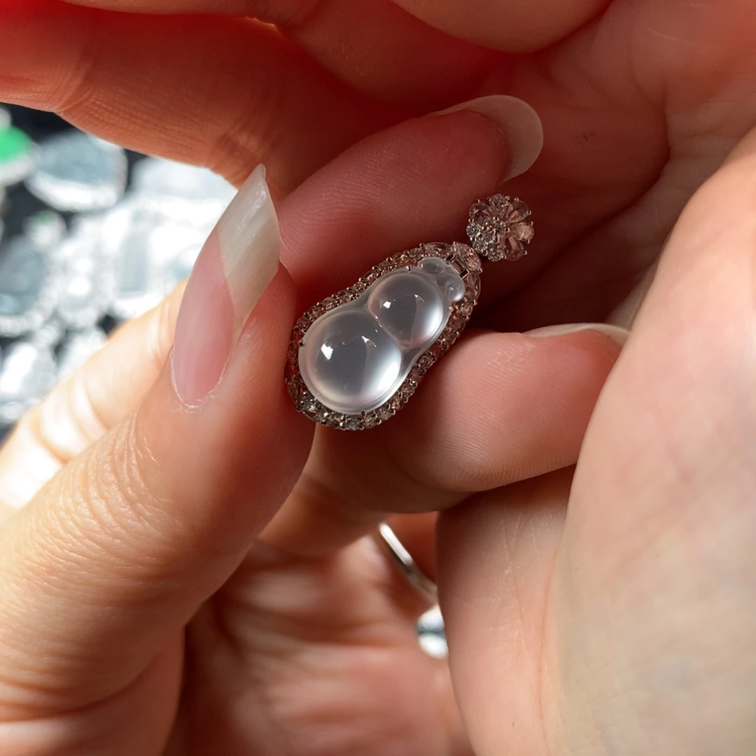 颈饰18K金镶嵌翡翠樱桃胖葫芦