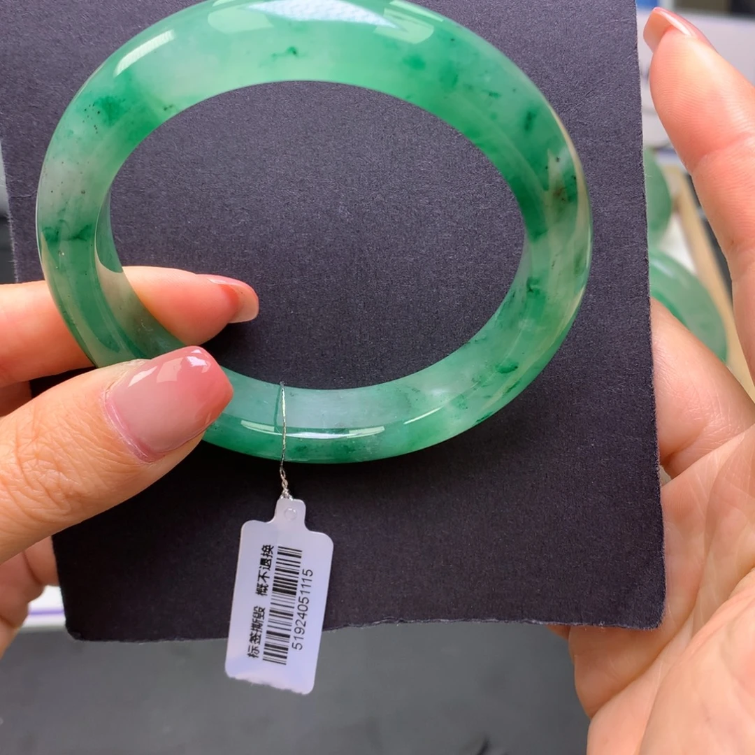石英质玉（非洲翠）未镶嵌手镯