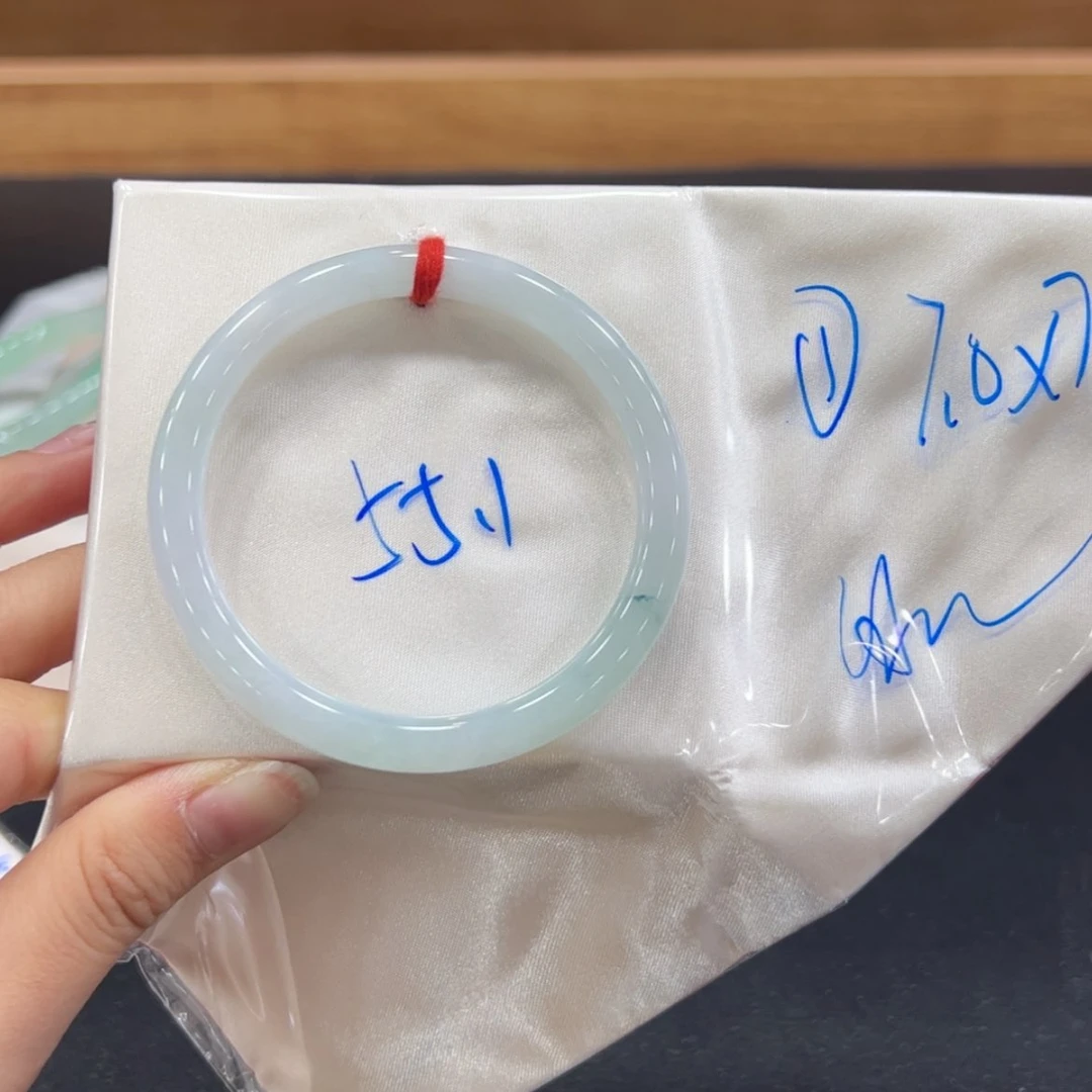 【闪购商品】翡翠手镯未镶嵌手镯