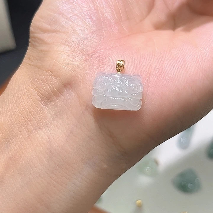 颈饰18K金镶嵌翡翠