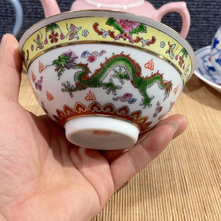 物彩手绘龙纹碗一只