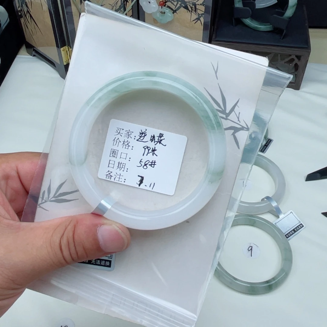 逆***蝶石英质玉（金丝玉）手镯未镶嵌