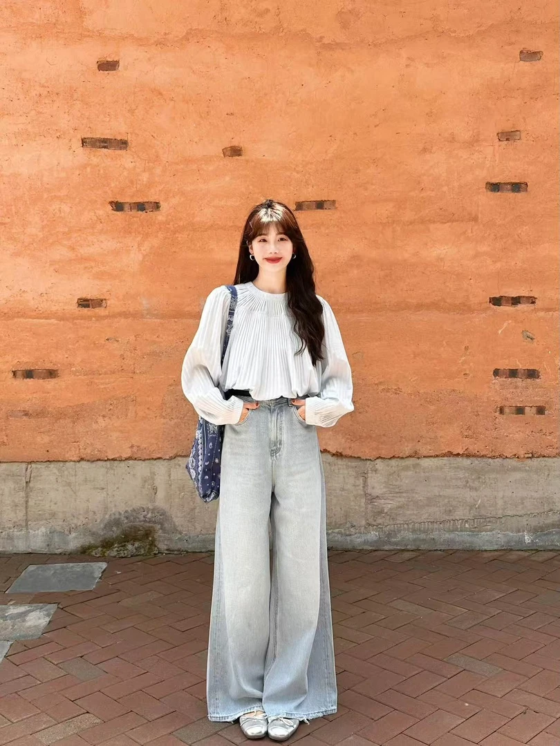 2025夏季新款法式复古风气质琴褶圆领设计感长袖衬衫百搭牛仔裤