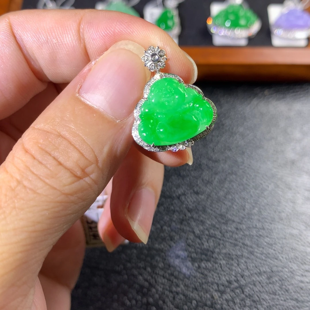 翡翠18K金镶嵌颈饰翡翠