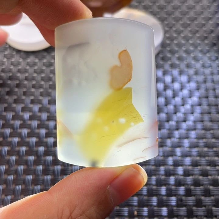 李***7玛瑙/玉髓未镶嵌颈饰