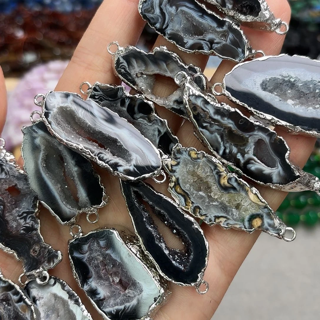 玛瑙/玉髓未镶嵌珠宝半成品羽毛玛瑙晶洞一颗随机