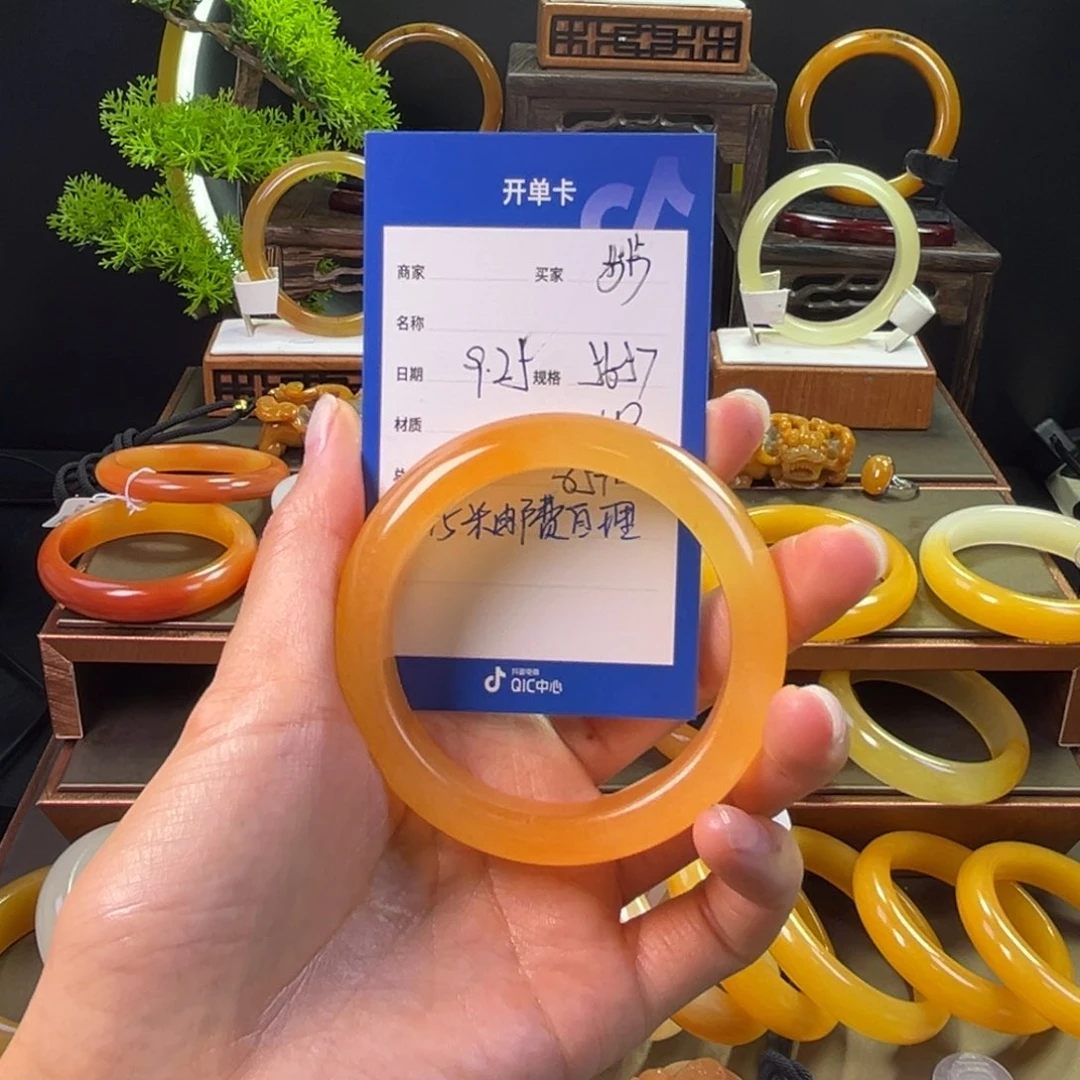 未镶嵌手镯石英质玉步****