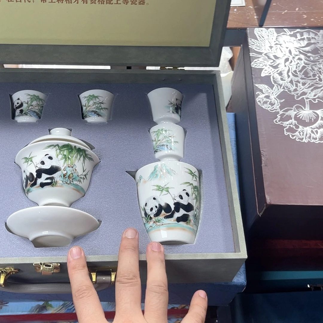 孤品茶具套装等。