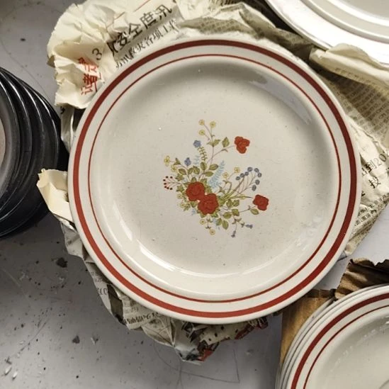 瓷片五厂，七厂各种摆件，瓷片，均有瑕疵！