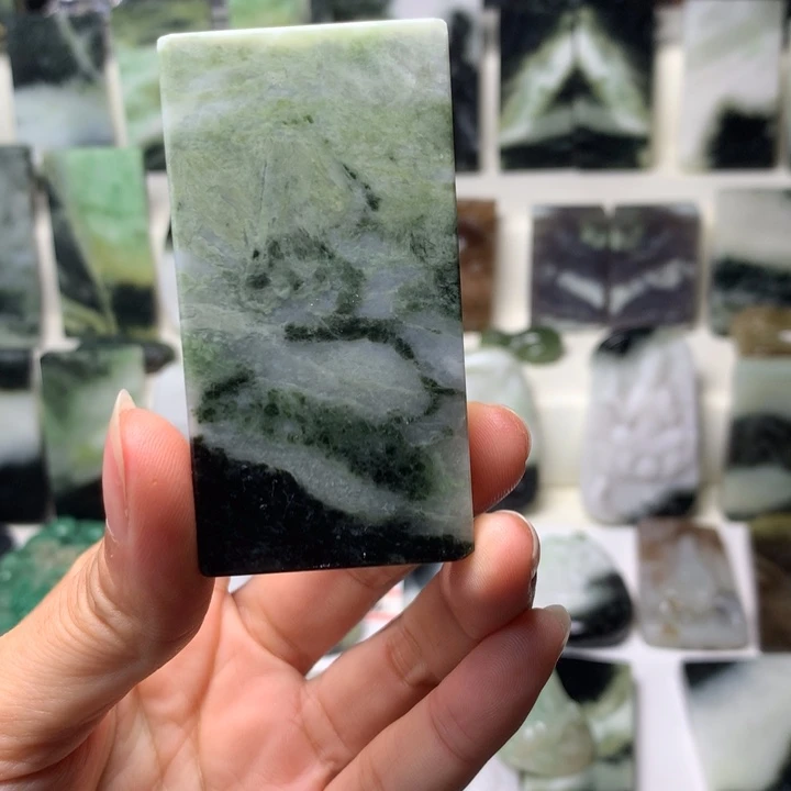 独山玉未镶嵌颈饰