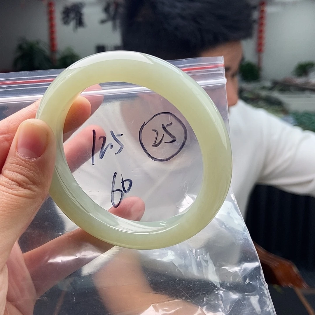 和田玉未镶嵌手镯颜色多样性发拍一发一