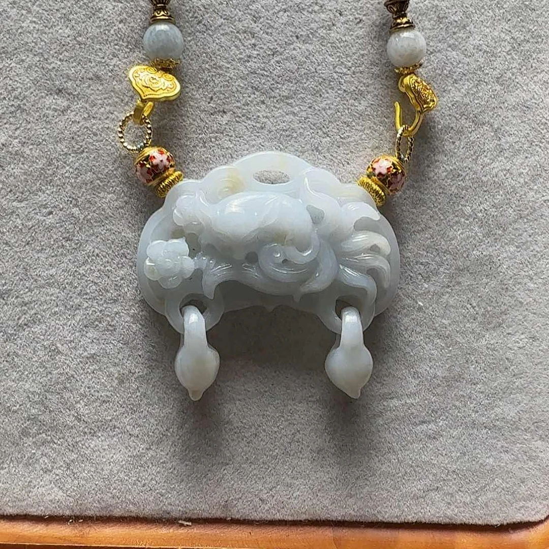 吊坠(赠链)未镶嵌翡翠