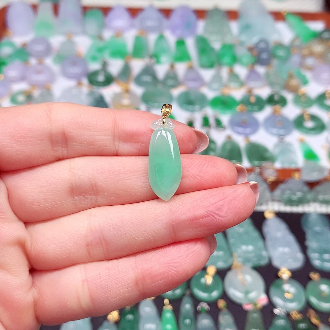 翡翠颈饰18K金镶嵌天然翡翠A货