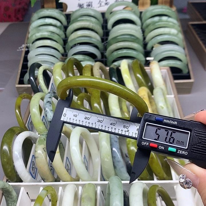 未镶嵌蛇纹石玉手镯49