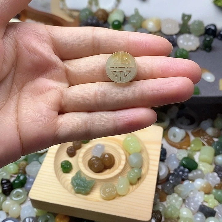 未镶嵌和田玉挂件镂空