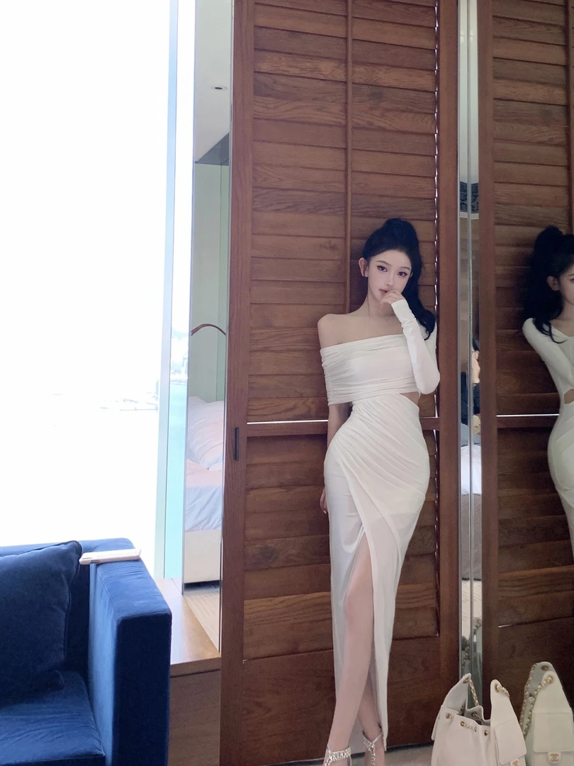 性感辣妹气质褶皱修身露肩连衣裙女2025秋冬新款法式浪漫显瘦长裙