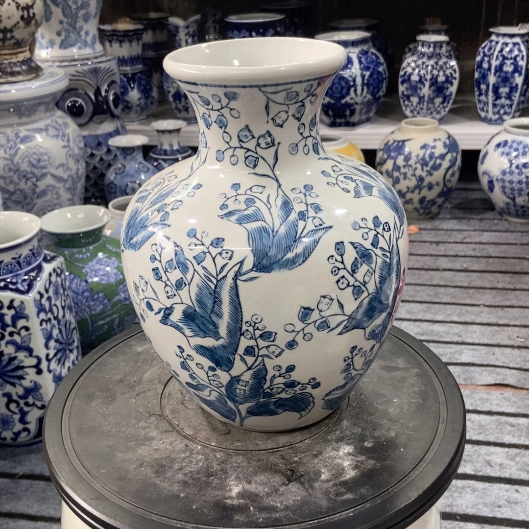 摆件花瓶手绘釉下彩