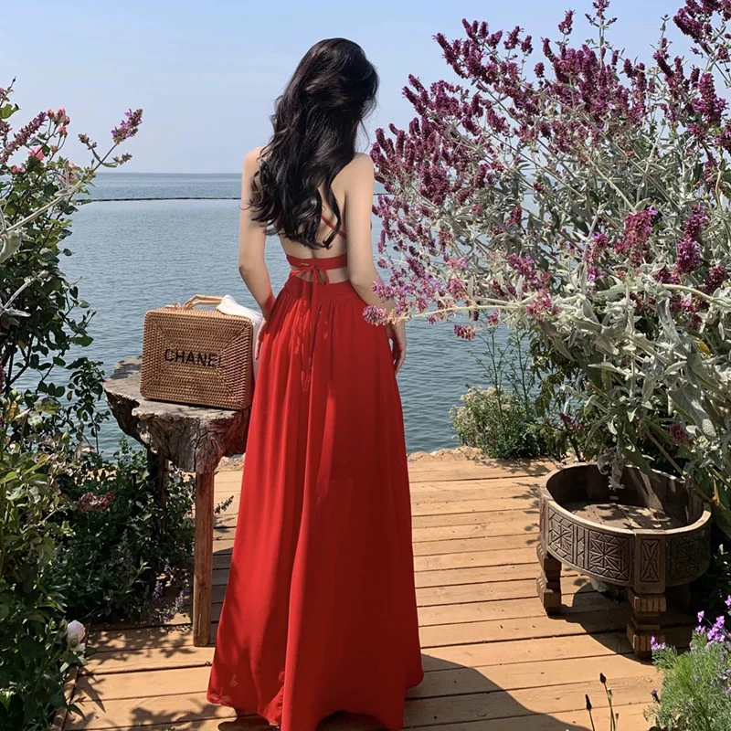 纯欲高级感露背红色挂脖吊带连衣裙夏季海边度假长裙