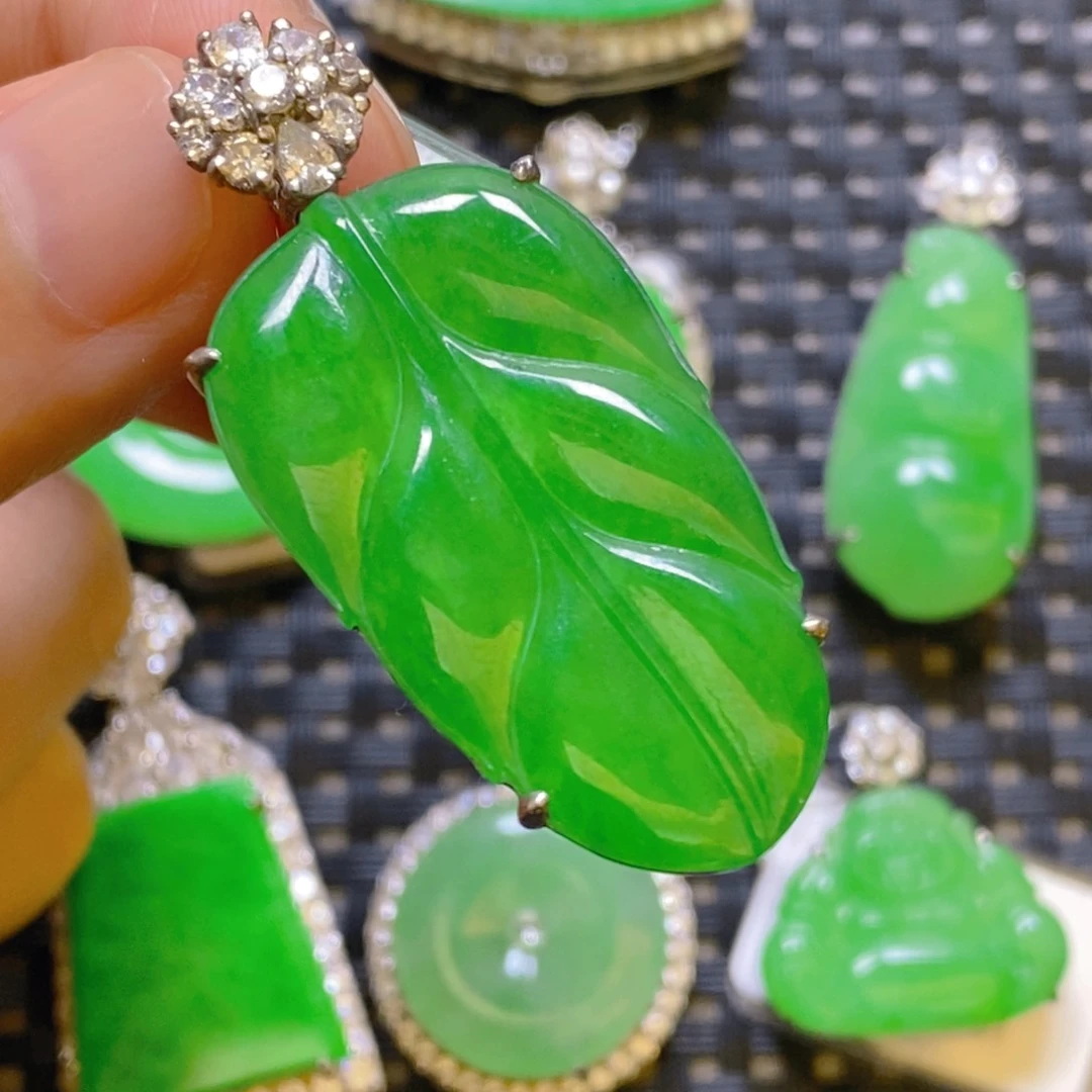 翡翠颈饰银S925镶嵌吊坠