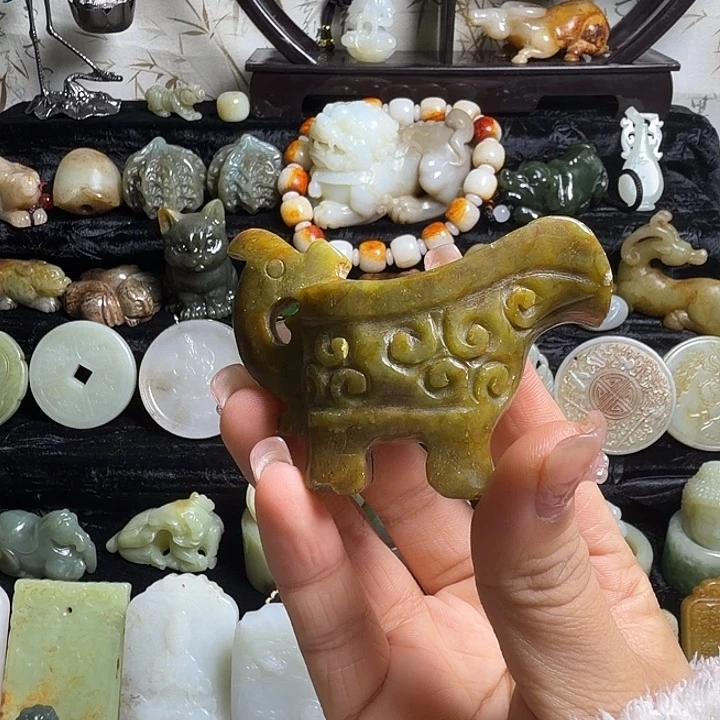 和田玉（糖玉）未镶嵌颈饰