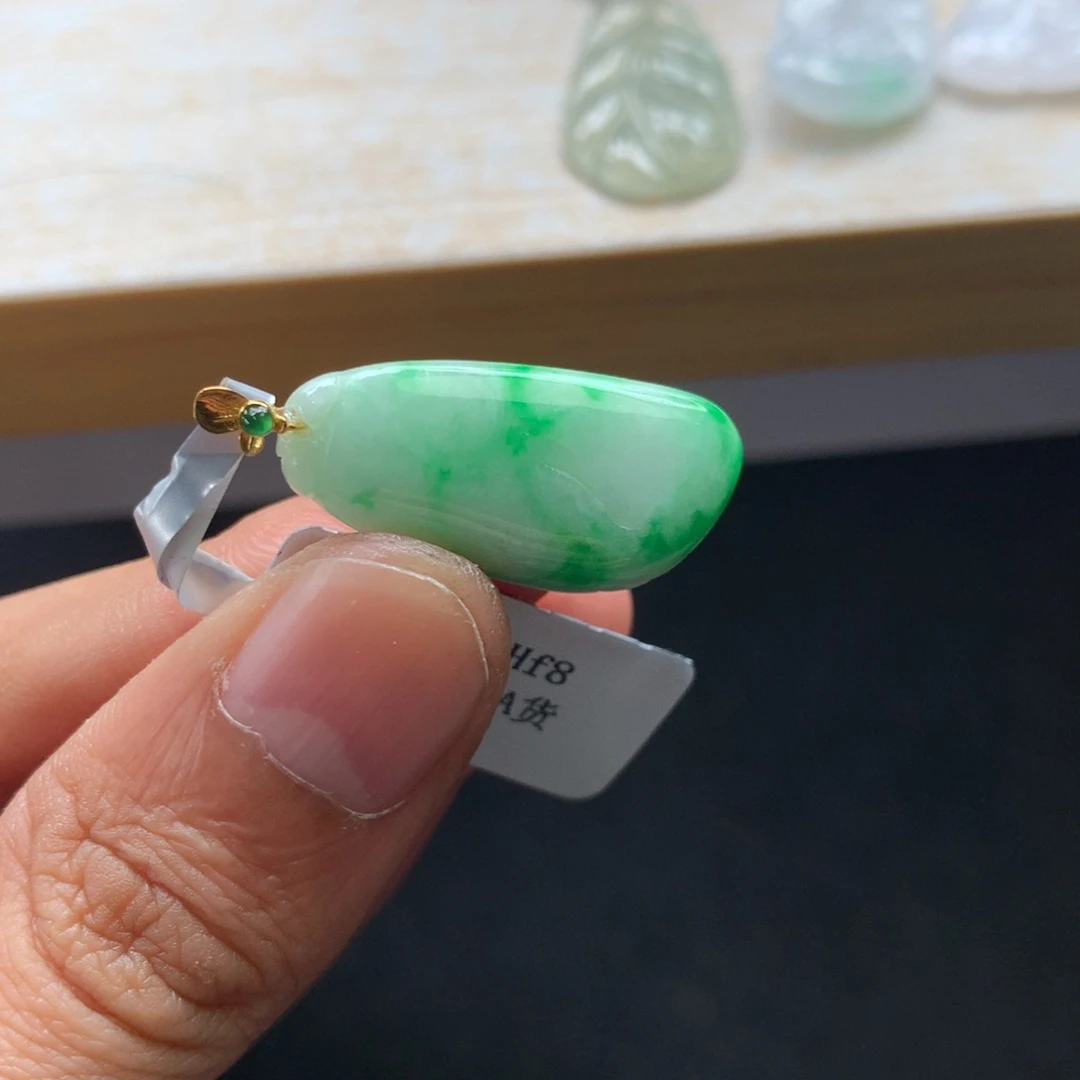 翡翠未镶嵌颈饰吊坠
