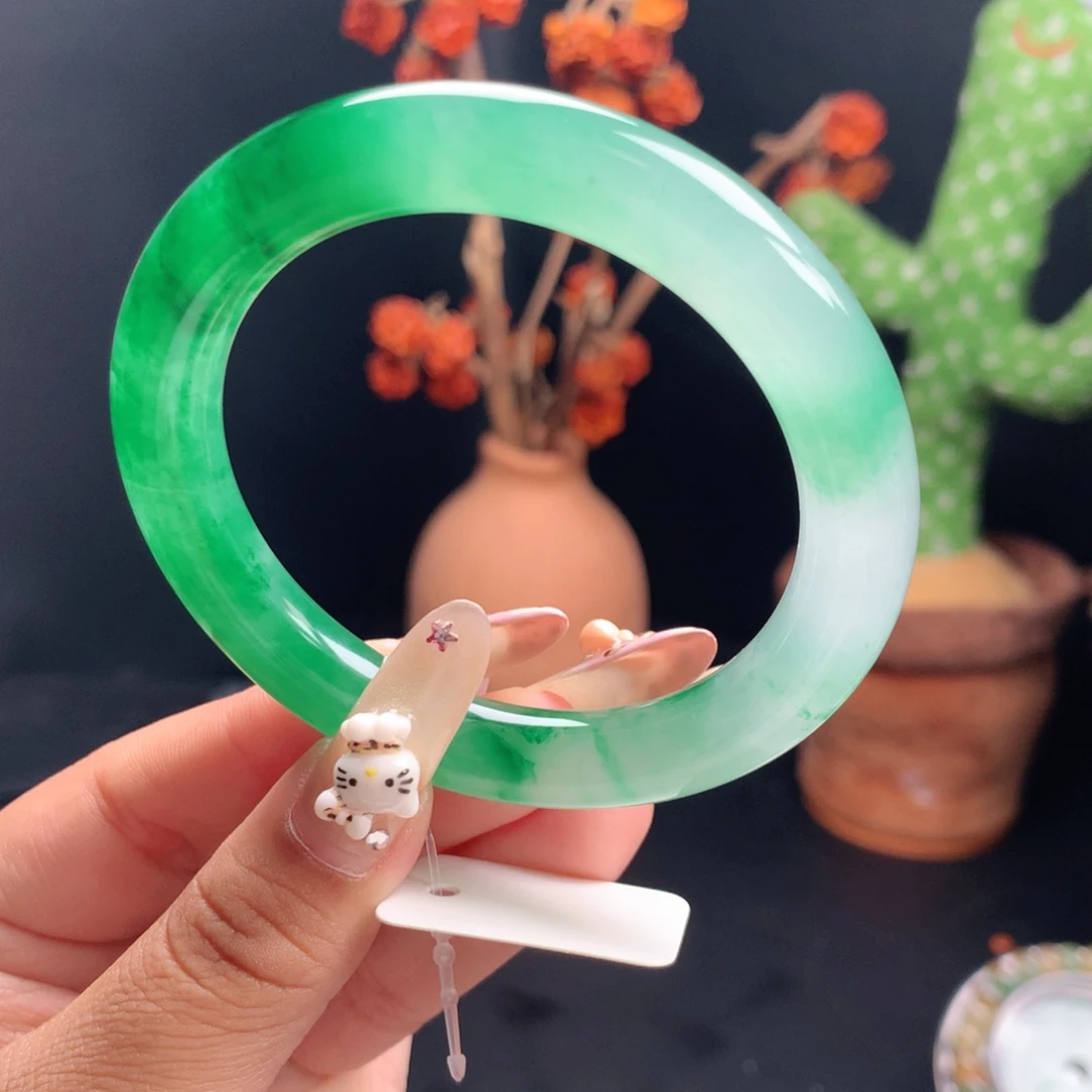 张***敏石英质玉未镶嵌镯子