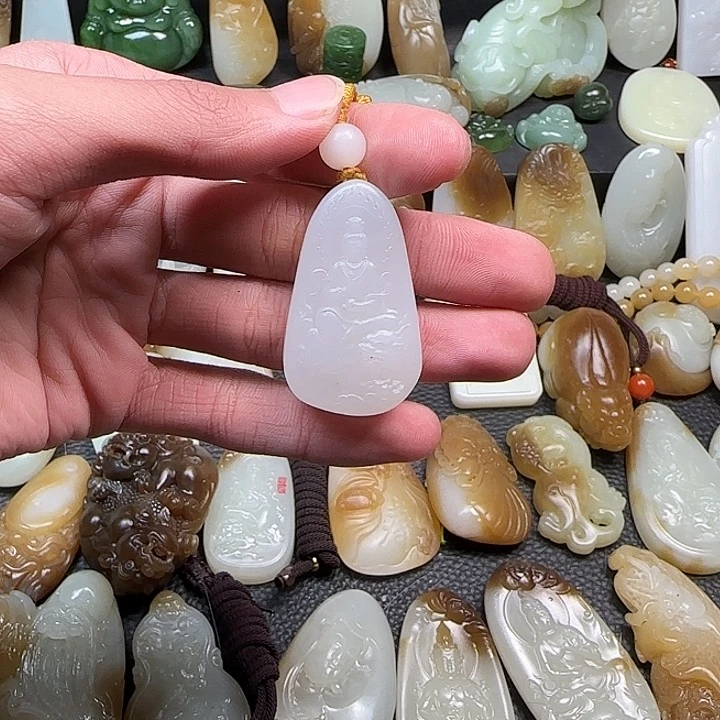 石英质玉合金颈饰