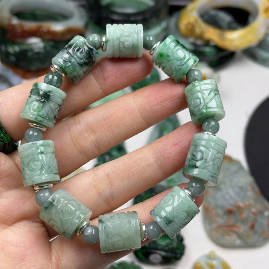 翡翠未镶嵌颈饰牌子