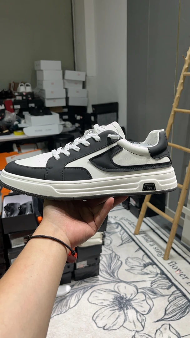 新款休闲板鞋男士运动鞋子