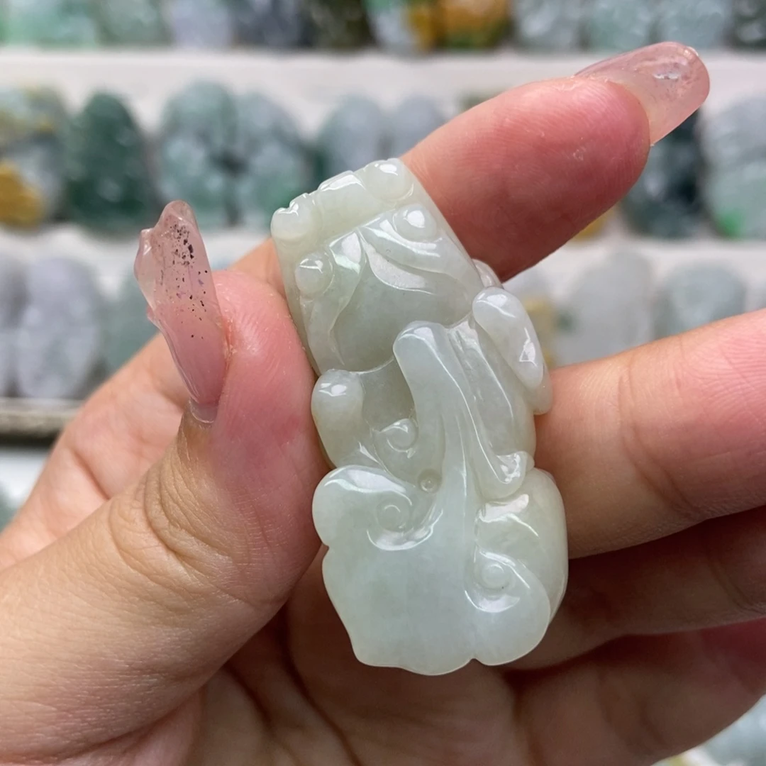 翡翠未镶嵌吊坠(赠链)