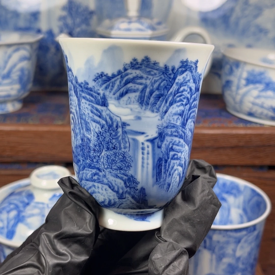 大瑕青花山水闻香杯