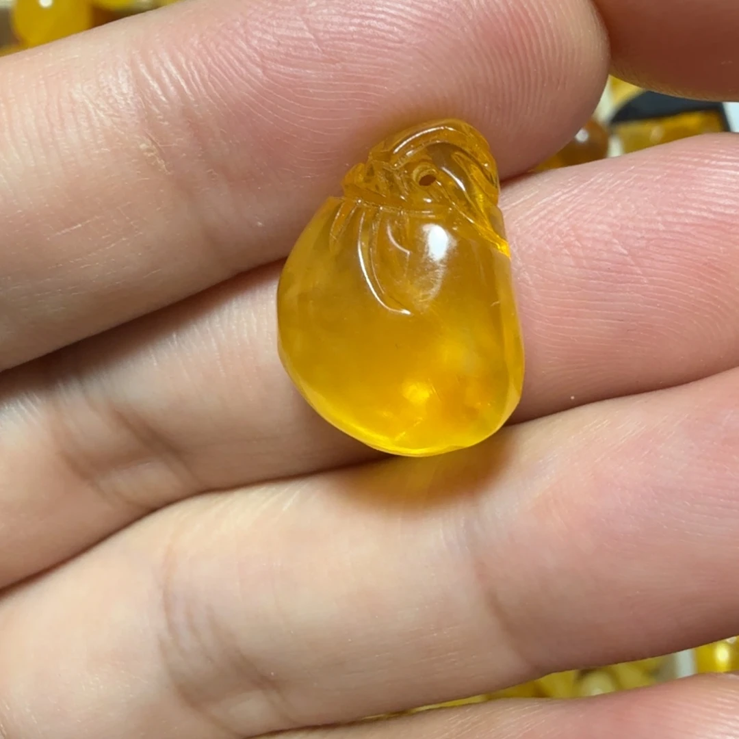 裸石琥珀未镶嵌成品