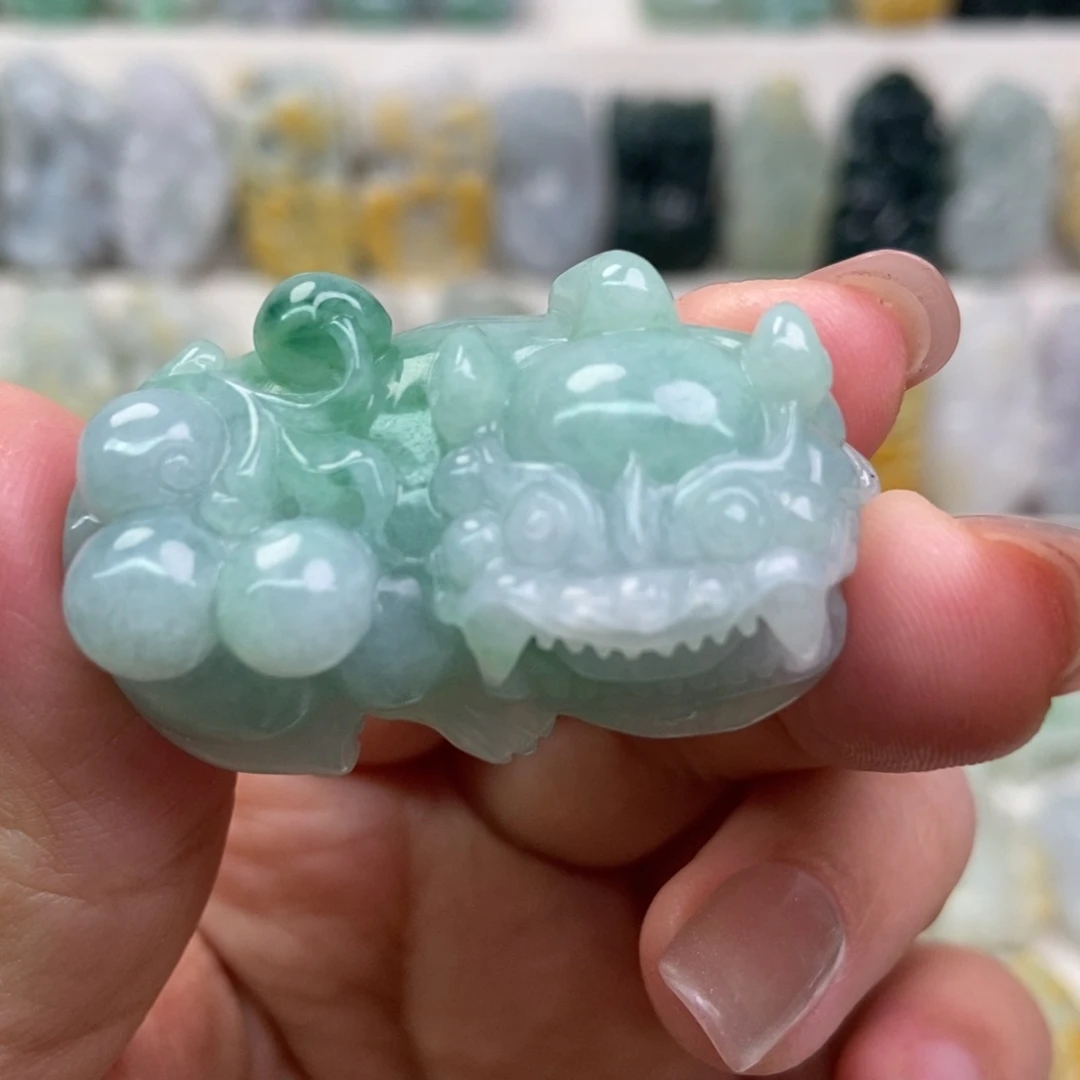 翡翠吊坠(赠链)未镶嵌