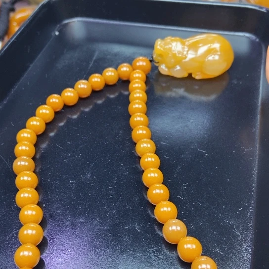 石英质玉（黄龙玉）未镶嵌颈饰