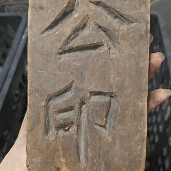 用***3瓷片陶瓷 摆件 孤品  微瑕  看好下单 NO退NO换