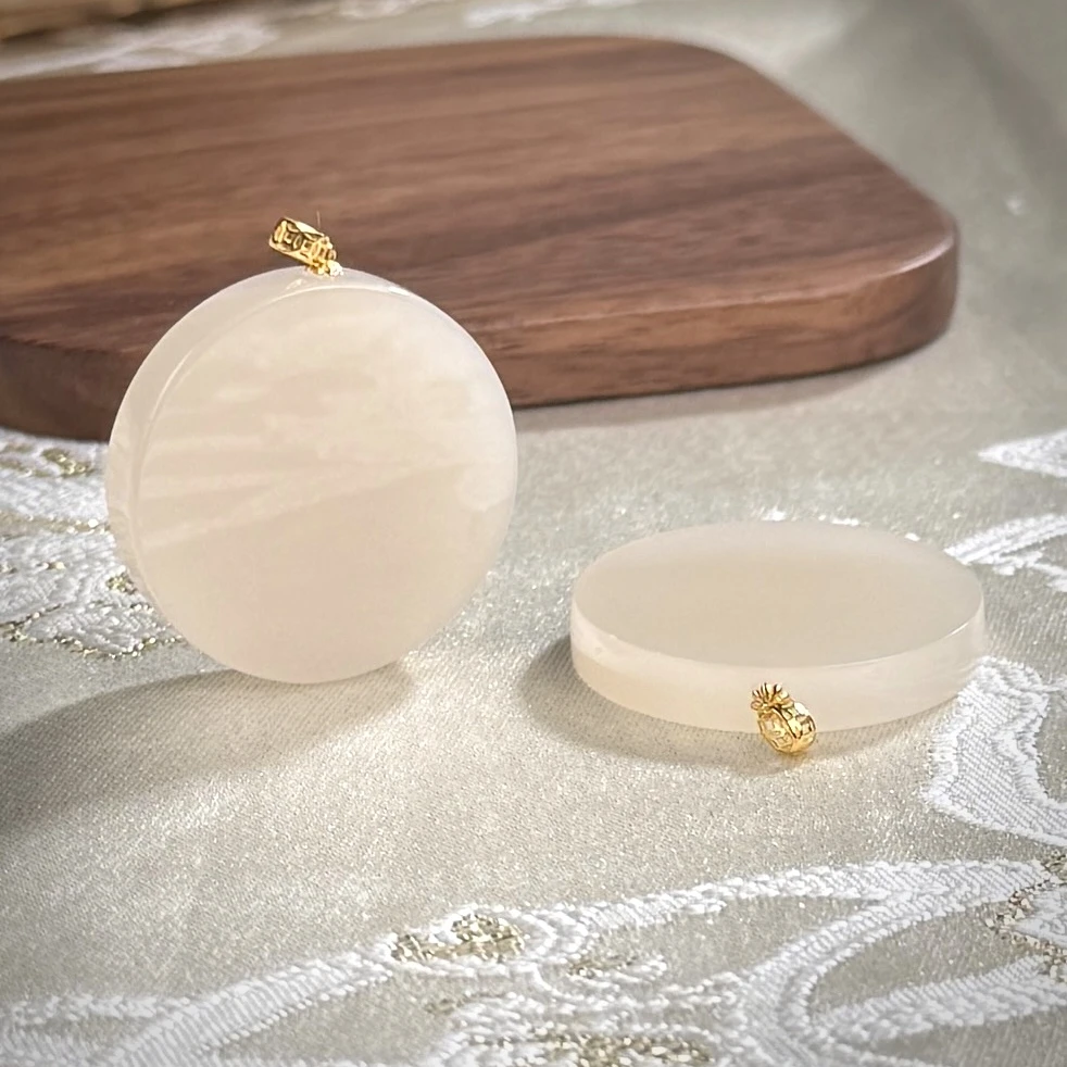 约30-31mm和田玉藕粉圆牌18K金镶嵌吊坠多样性发一